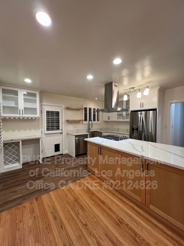 Building Photo - 1910 W 94th Pl