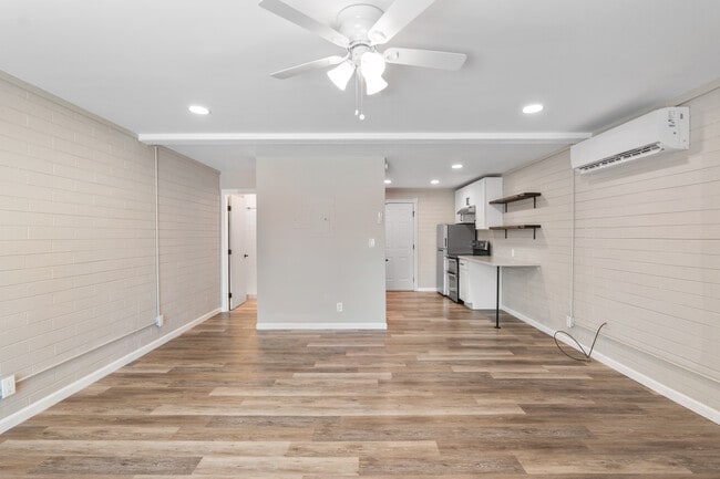 Building Photo - The Catalina