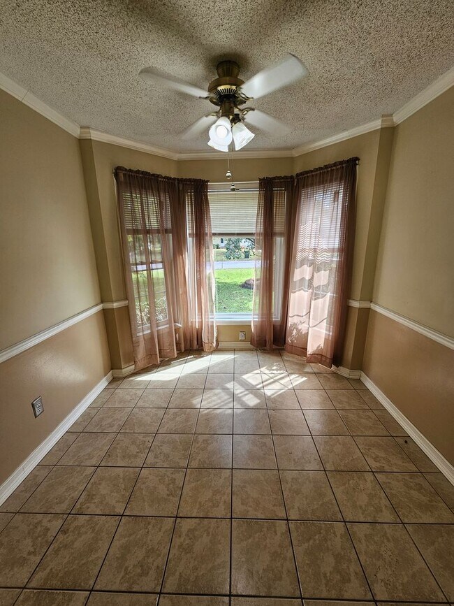 Building Photo - UPDATED Beautiful 3 bedroom 2 bathroom