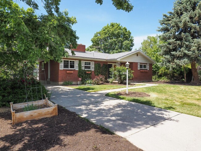 Building Photo - Beautiful Home on the East Bench