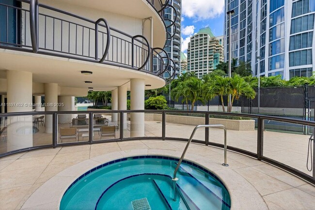 Building Photo - 2843 S Bayshore Dr