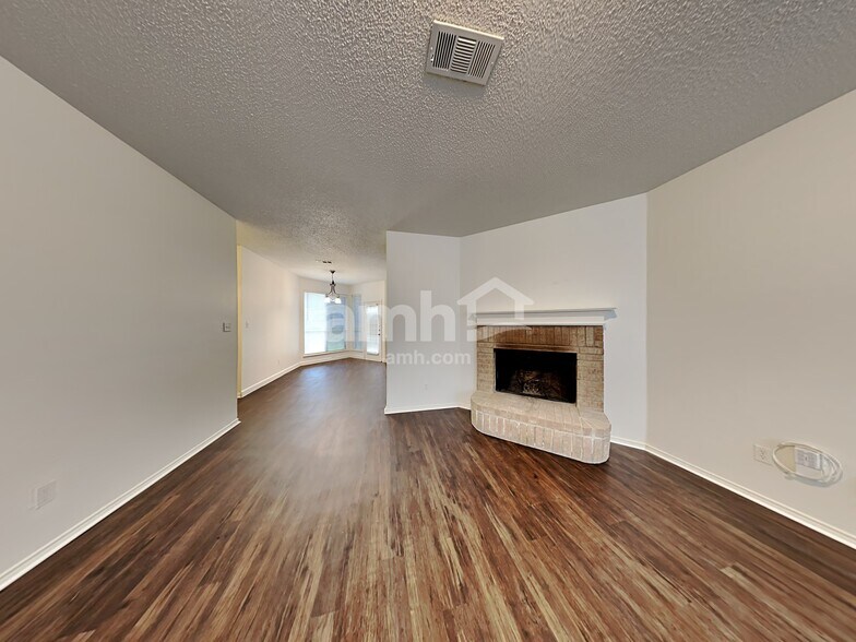 Building Photo - 8551 Western Meadows Dr