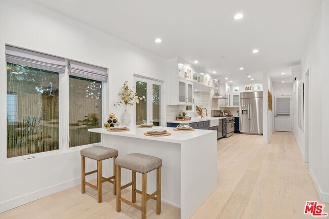 Building Photo - 157 Hart Ave