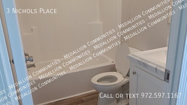 Building Photo - 3 Nichols Pl