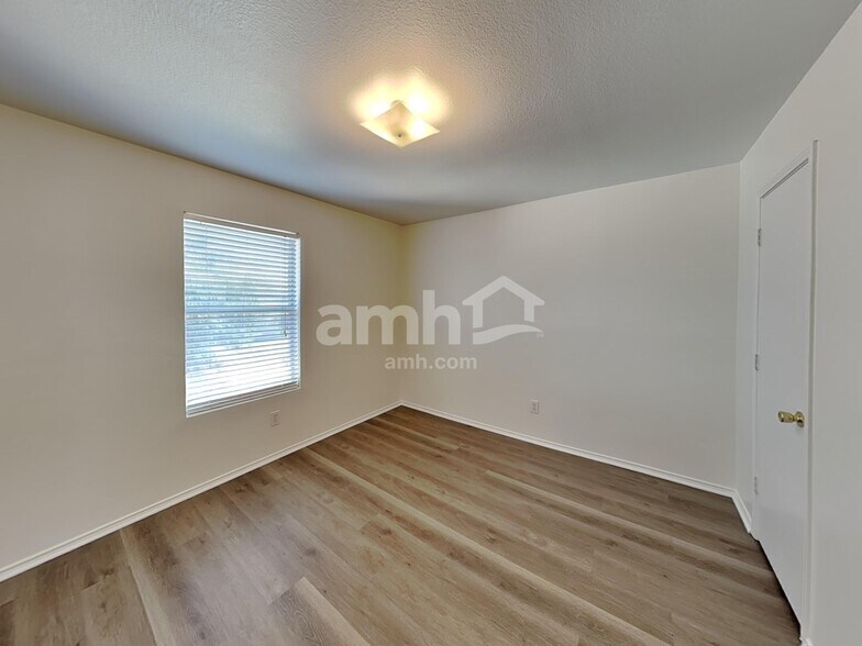 Building Photo - 4916 Water Ridge Ln