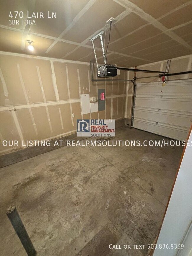 Building Photo - 470 Lair Ln