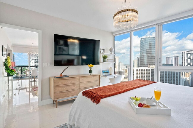 Building Photo - 485 Brickell Ave