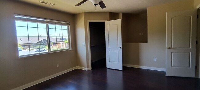 Building Photo - 3 bedroom 2.5 bath in Cedar Park right by IHC hospital.