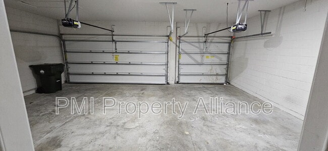 Building Photo - 710 Birch Hollow Dr
