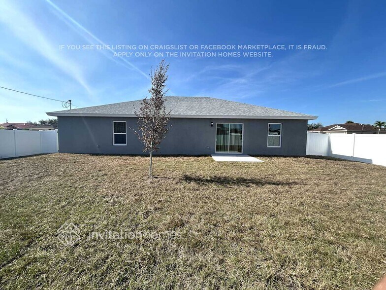 Building Photo - 711 NE 1st Ave