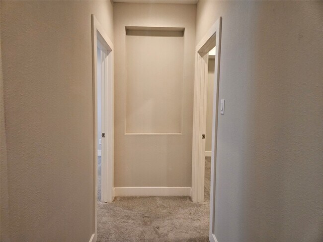 Building Photo - 2621 Hutchins St