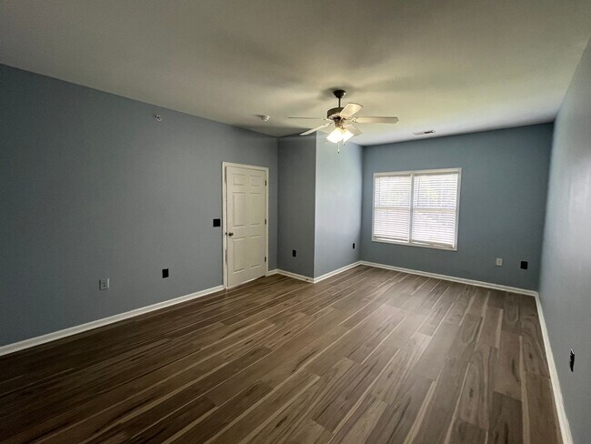 Building Photo - Spacious 2 Bed, 2 Bath Condo with Communit...