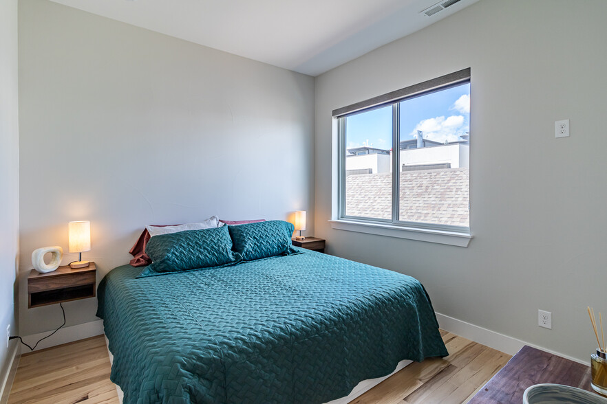 Guest bedroom with king bed - 4014 Tejon St
