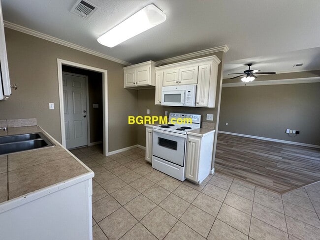 Building Photo - 3 BD, 2 BA, Home in Cabot