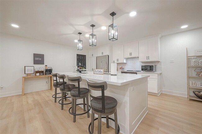 Building Photo - 6818 Garnet Trail Ln