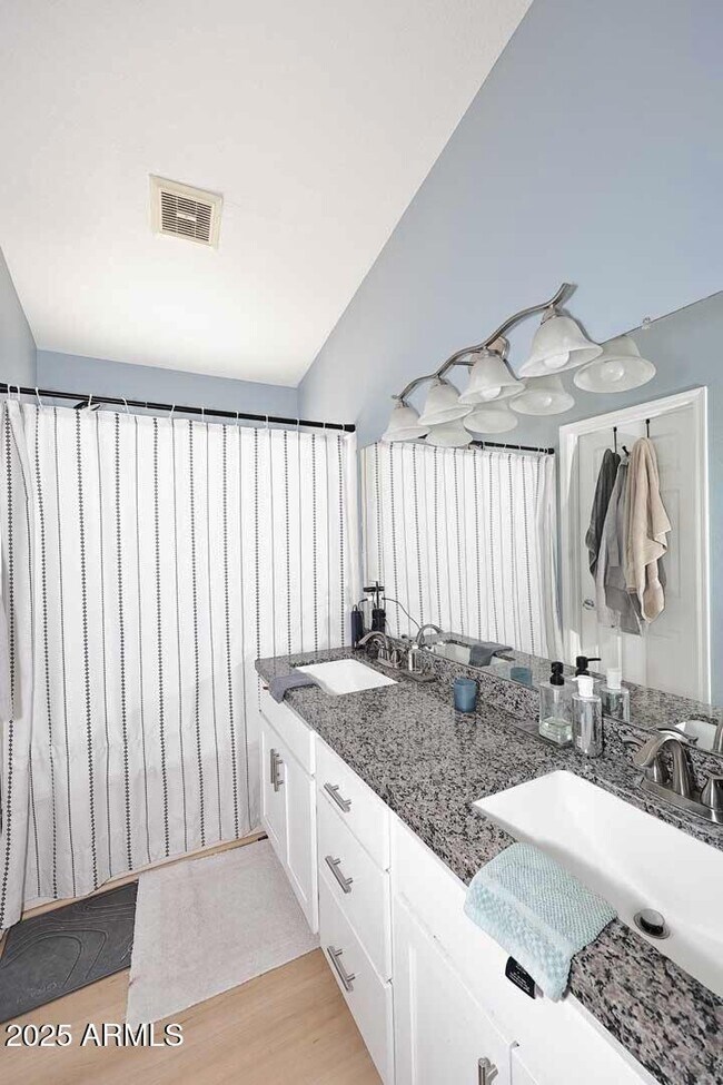 Building Photo - 4805 E Kachina Trail