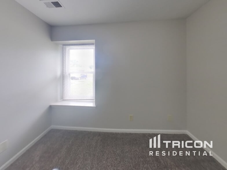 Building Photo - 5220 Tamarisk Ct