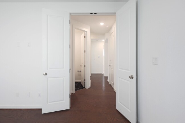 Building Photo - 124 Rosebush Dr