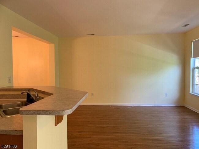 Building Photo - 51 Truman Ave