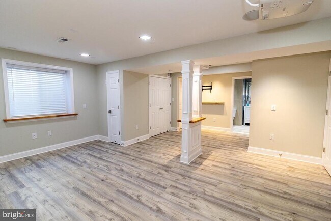 Building Photo - 823 S Haines Cir