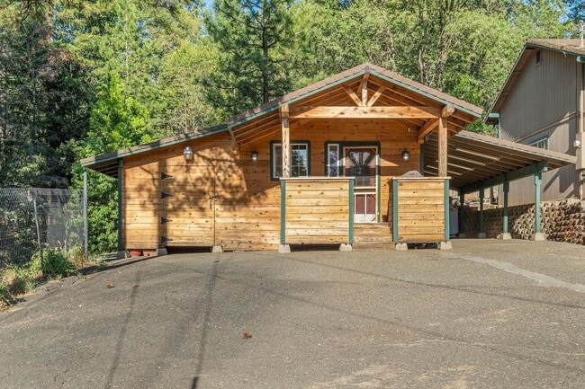 Building Photo - Darling cottage nestled in the woods near Holiday Market in Pleasant Valley!
