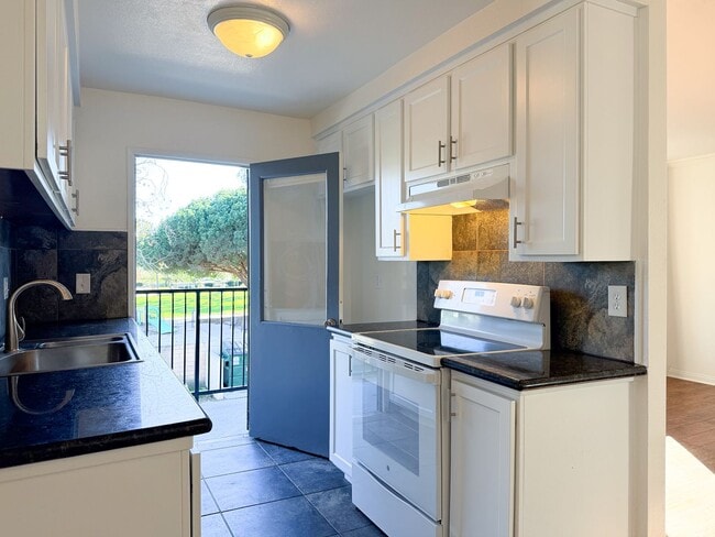 Building Photo - Ventura | 2 Bed + 1 Bath | Shenandoah Penthouse