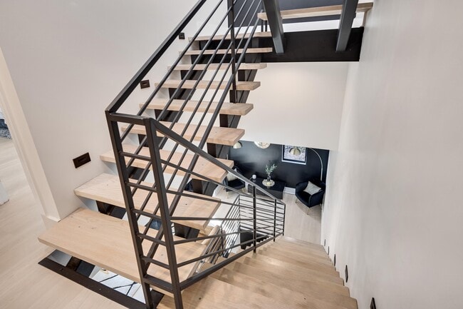 Building Photo - 400 E Pontotoc Ave