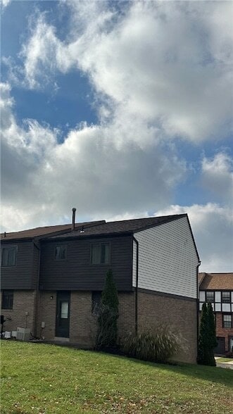 Building Photo - 201 Kendall Ln