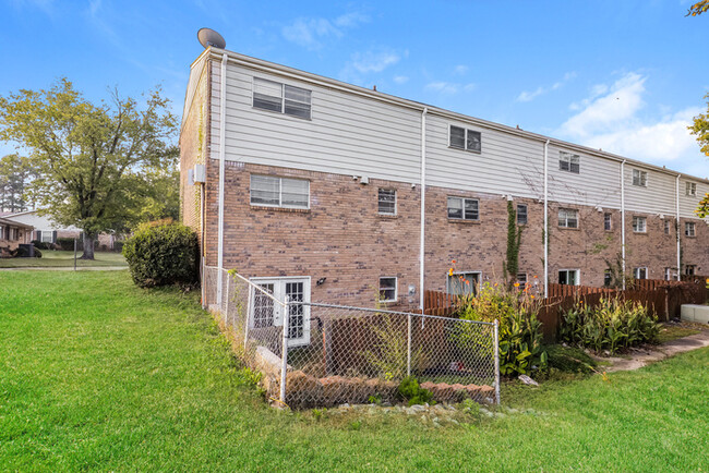 Building Photo - 4701 Flat Shoals Rd