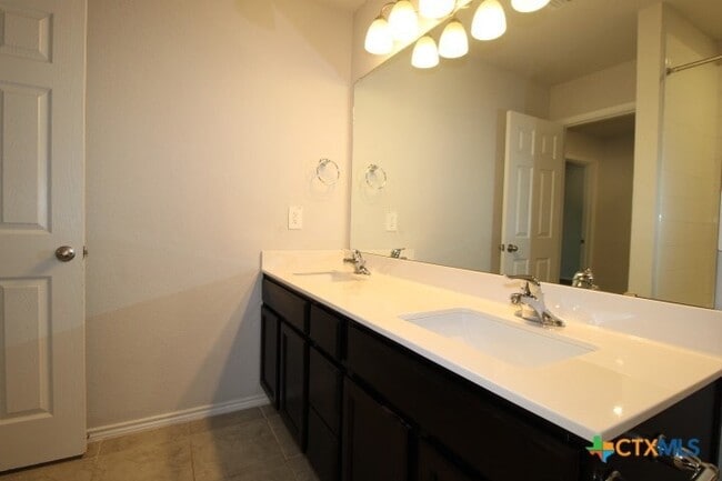 Building Photo - 2321 Aylesbury Dr