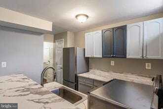 Building Photo - 10496 Neale Sound Ct