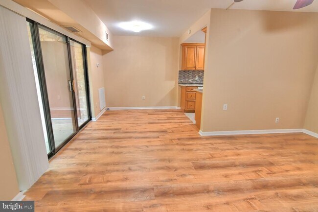 Building Photo - 11629 Stoneview Square