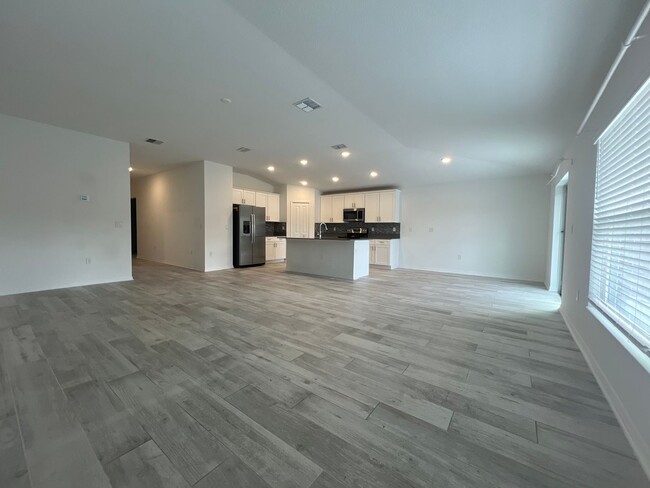 Building Photo - Luxurious New Build 4 Bedroom 2 Bathroom H...