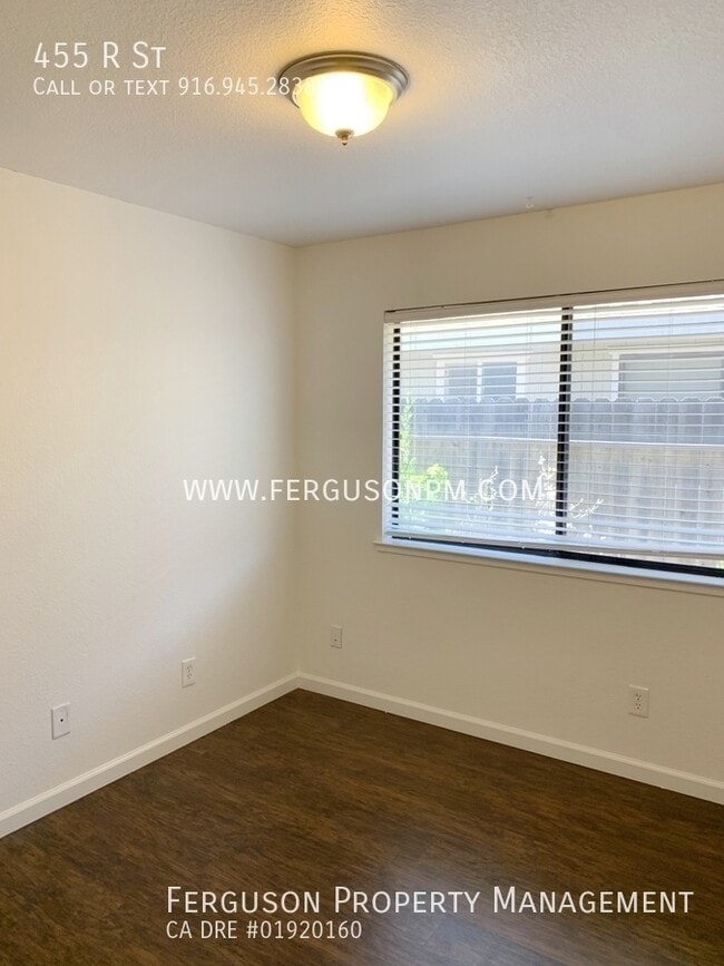 Building Photo - 455 R St