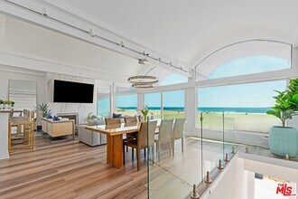 Building Photo - 3806 Ocean Front Walk
