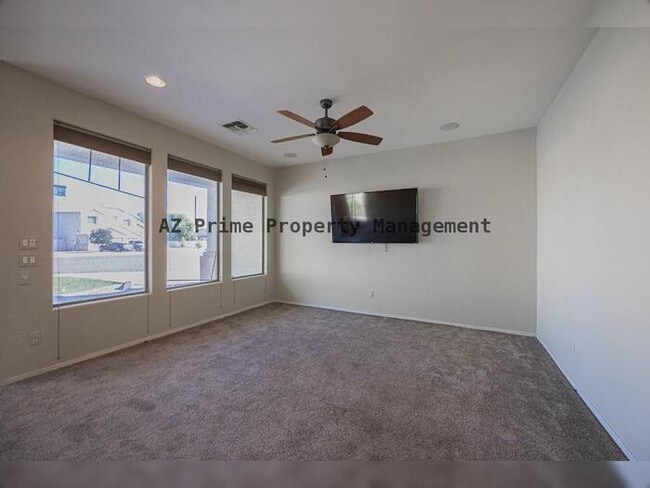 Building Photo - 2419 W Darrow St