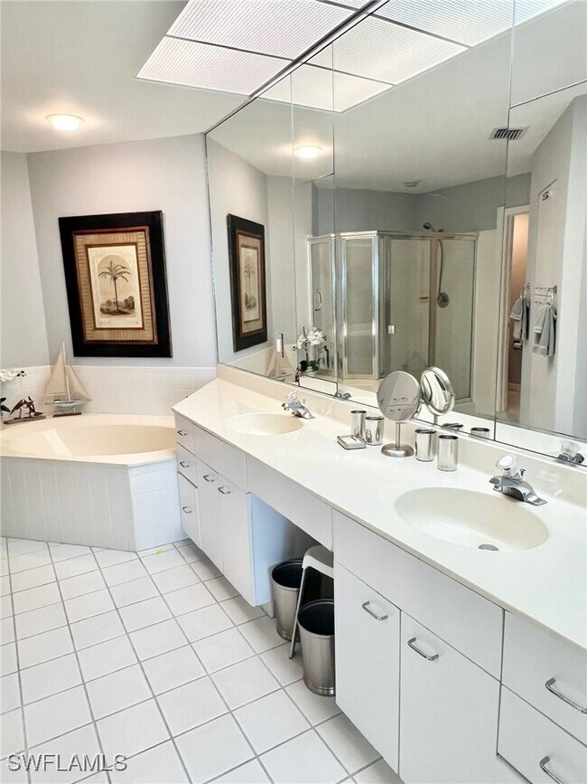 Building Photo - 257 Barefoot Beach Blvd