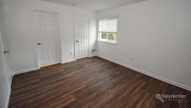 Building Photo - 115 Hickory Ct