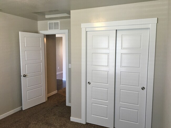 Building Photo - Beautiful home with 3bd 2ba and bonus room...