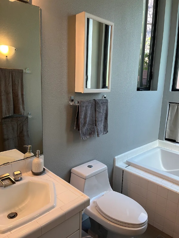 Building Photo - 1411 Queens Rd