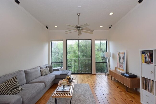 Building Photo - One-of-a-Kind Townhome in Desirable Midtown!