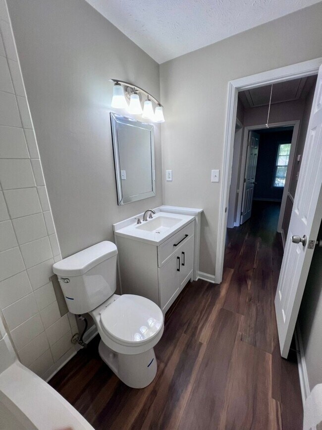Building Photo - 4862 Valley Dale Dr SW