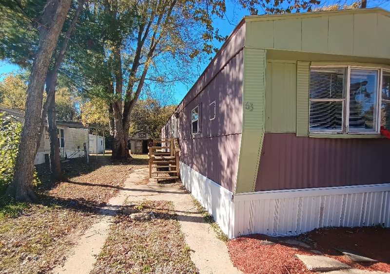 Building Photo - 63 Deerwood Park