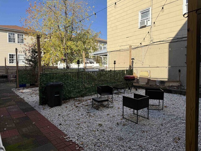 Building Photo - 6119 Jefferson St