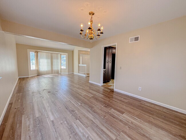 Building Photo - 39360 Longhorn Ct