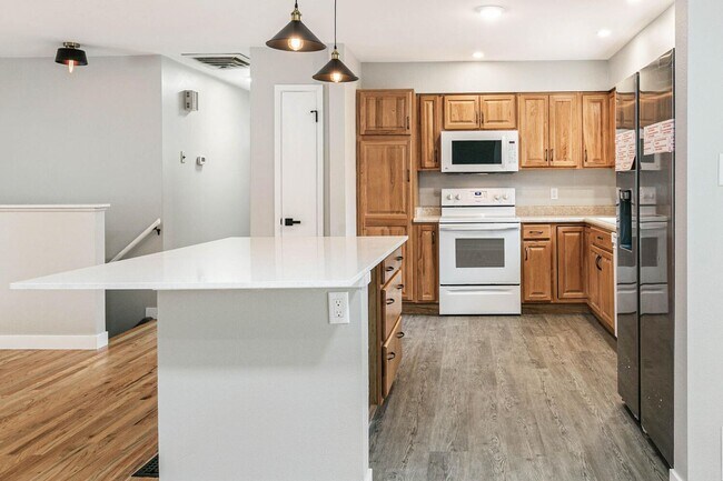 Building Photo - Charming Remodeled Home in the Heart of Go...