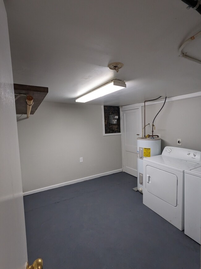 Building Photo - 54 Cedar St