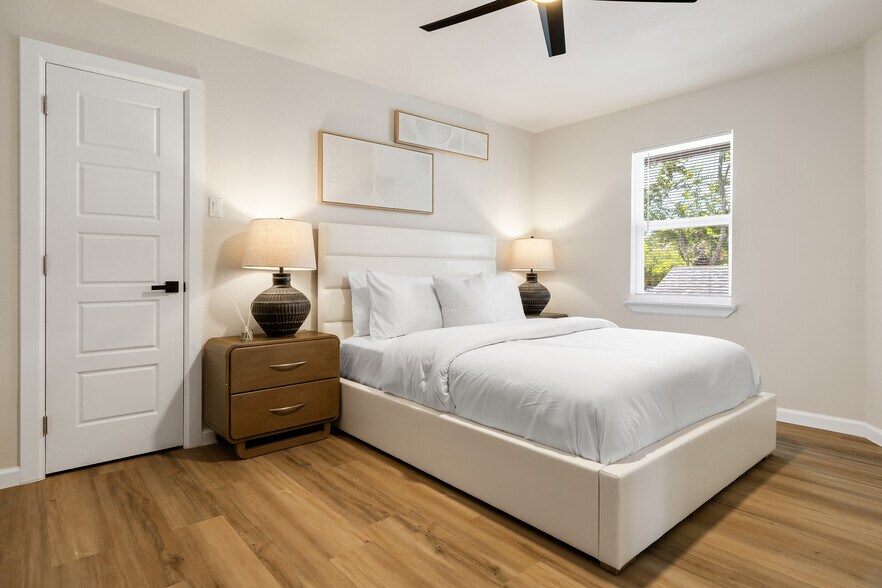 Building Photo - 9690 Fallbrook Dr