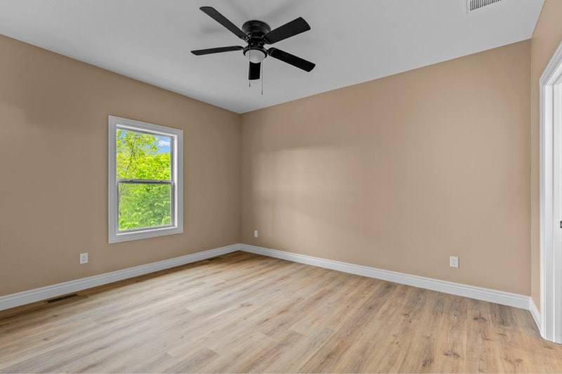 Building Photo - 102 E Mls Rd