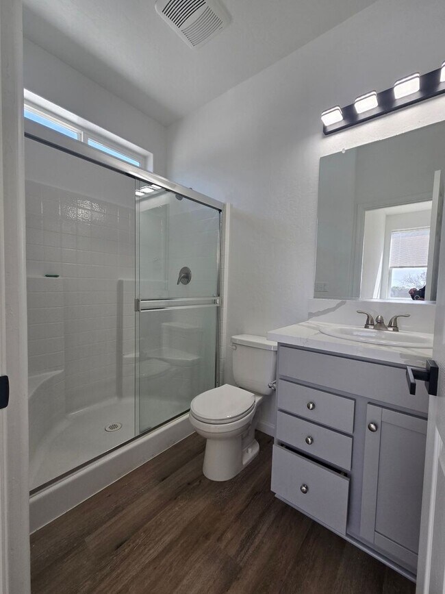 Building Photo - 3 Br 2.5 ba new build home available now